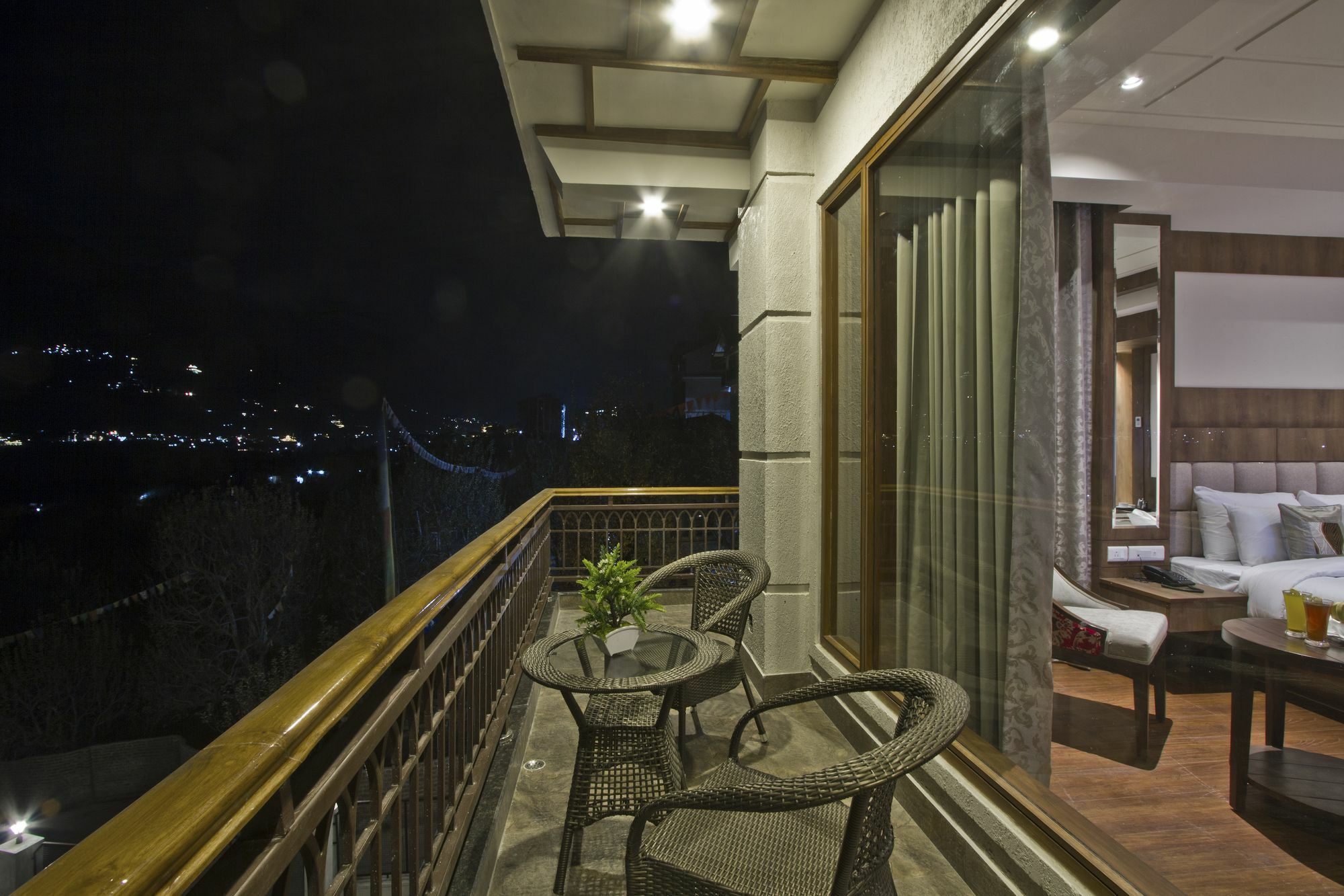 Alokik Resort- Pure Veg Manāli Dış mekan fotoğraf
